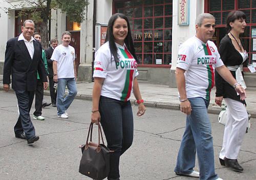 Спортсмены из Португалии, прибывшие на VIII чемпионат мира по домино. Абхазия, Сухум, 18 октября 2011 г. Фото Анжелы Кучуберия для "Кавказского узла"