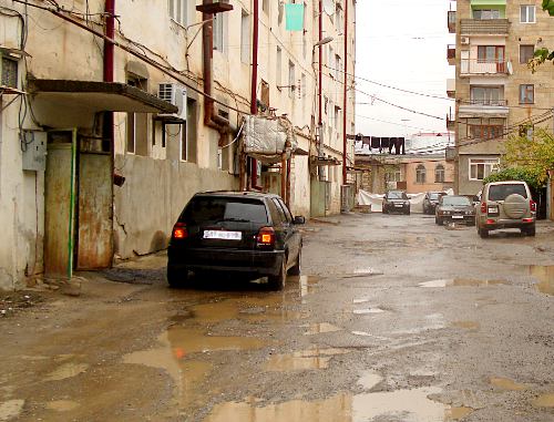 Один из дворов в центре Степанакерте. Нагорный Карабах, Степанакерт, 28 октября 2011 года. Фото Алвард Григорян для "Кавказского узла"