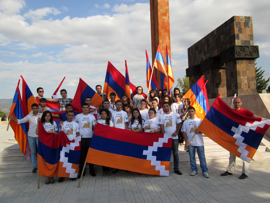 На Мемориальном комплексе. Молодёжь. На Мемориальном комплексе. Молодёжь.