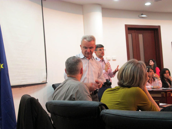 Гегам Багдасарян выступает в роли переводчика с армянского языка на русский. Гегам Багдасарян выступает в роли переводчика с армянского языка на русский.