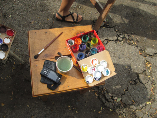 Краски... Это всё, что нужно студенту, чтобы писать Красоту, конечно, без таланта здесь не обойтись... Краски... Это всё, что нужно студенту, чтобы писать Красоту, конечно, без таланта здесь не обойтись...