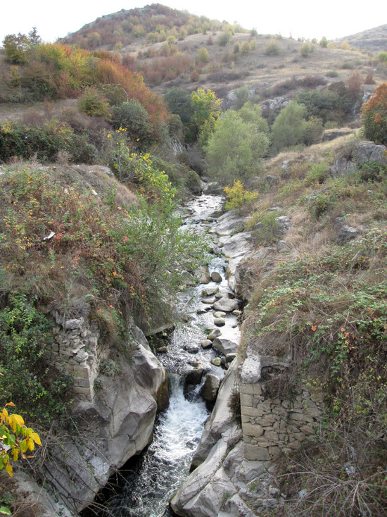 Горная речушка. Горная речушка.