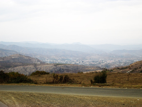 Внизу Степанакерт... Внизу Степанакерт...