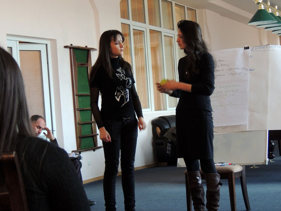 Нарине (Гадрут) слева и Гаяне (Мартуни). Нарине (Гадрут) слева и Гаяне (Мартуни).