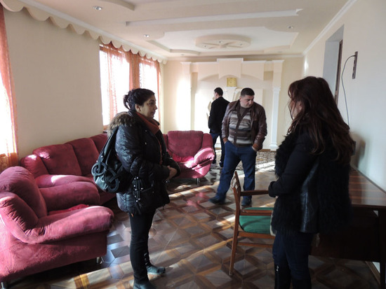 Показ продаваемого дома клиентам. Показ продаваемого дома клиентам.