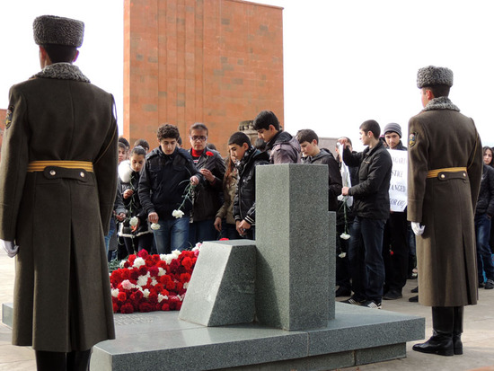 На Мемориальном комплексе. г.Степанакерт. На Мемориальном комплексе. г.Степанакерт.