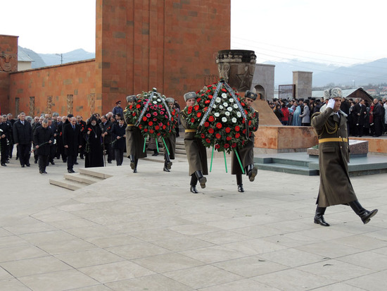 На Мемориальном комплексе. г.Степанакерт. На Мемориальном комплексе. г.Степанакерт.