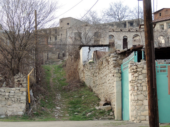 Следы войны. Старая улочка. Следы войны. Старая улочка.