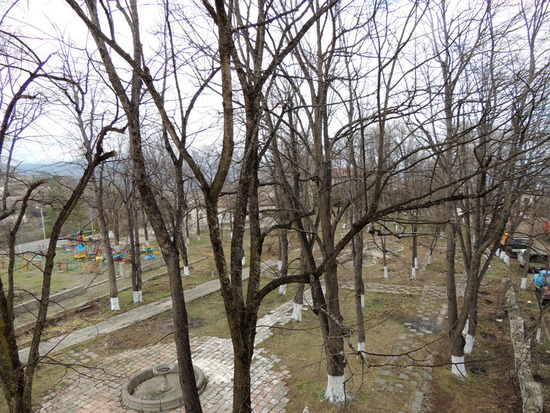 Парк рядом с зданием администрации. Парк рядом с зданием администрации.