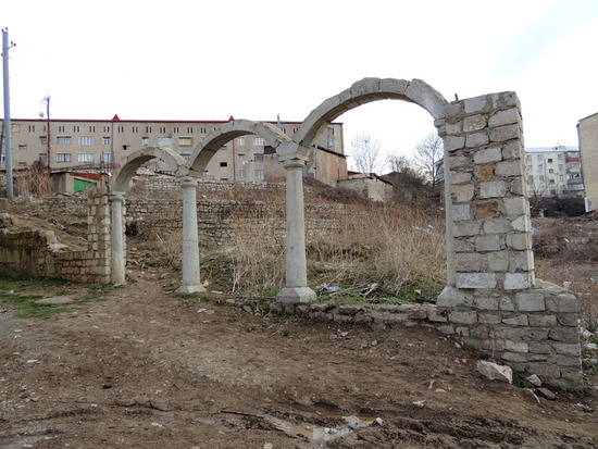 Следы войны. Арки... Следы войны. Арки...