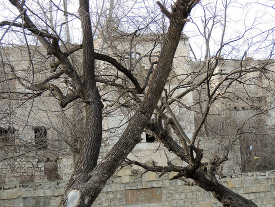 Следы войны. Развалины домов... Следы войны. Развалины домов...