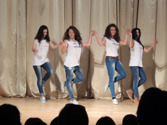 Девушки зажигают... Девушки зажигают...