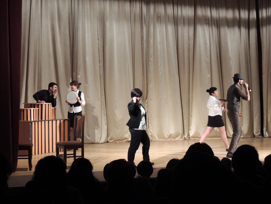 Студенты университета Маштоца, сценка из мюзикла 30-х годов прошлого столетия. Студенты университета Маштоца, сценка из мюзикла 30-х годов прошлого столетия.