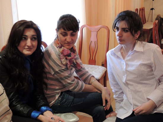 После семинара. Три подружки: Сюзи, Аспрам и Марим. После семинара. Три подружки: Сюзи, Аспрам и Марим.