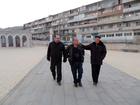 Возвращаясь, мы заехали в Шуши в церковь Казанчецоц, где, совершенно случайно встретили Грачика Арутюняна, местного краеведа. Возвращаясь, мы заехали в Шуши в церковь Казанчецоц, где, совершенно случайно встретили Грачика Арутюняна, местного краеведа.