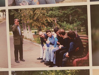 Кадр из фотоработы участницы выставки-проекта "36" Миланы Гаджиевой на тему "Бескультурье". Каспийск, 10 ноября 2013 года. Фото Алиды Алиевой для "Кавказского узла" Кадр из фотоработы участницы выставки-проекта "36" Миланы Гаджиевой на тему "Бескультурье". Каспийск, 10 ноября 2013 года. Фото Алиды Алиевой для "Кавказского узла"