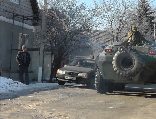 Спецоперация в городе Чегем в Кабардино-Балкарии. 30 декабря 2013 г. Фото Людмилы Маратовой для "Кавказского узла" Спецоперация в городе Чегем в Кабардино-Балкарии. 30 декабря 2013 г. Фото Людмилы Маратовой для "Кавказского узла"