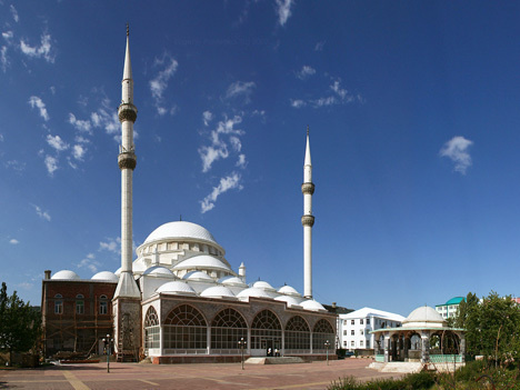 Мечеть в г. Дагестане . Фото с сайта alenok.ru Мечеть в г. Дагестане . Фото с сайта alenok.ru