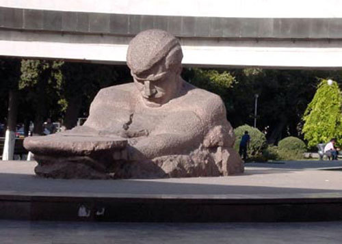Мемориал 26 бакинских комиссаров. Фото с сайта http://safarov.com Мемориал 26 бакинских комиссаров. Фото с сайта http://safarov.com
