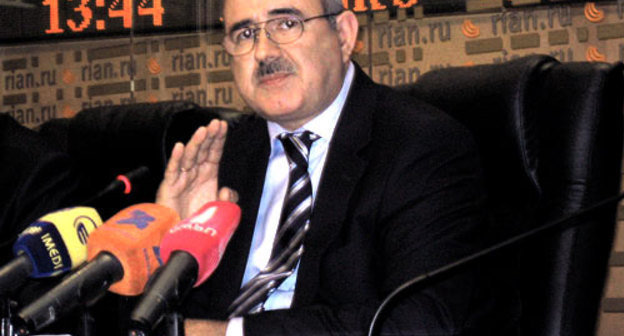 Чрезвычайный и полномочный посол Южной Осетии в Российской Федерации Дмитрий Медоев 21 мая на пресс-конференции в Москве. Фото "Кавказского Узла"