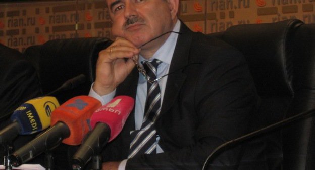 Чрезвычайный и полномочный посол Южной Осетии в РФ Дмитрий Медоев на встрече с журналистами в Москве 21 мая 2009 года. Фото "Кавказского узла".