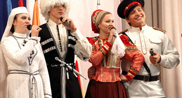 Ростов-на-Дону, открытие форума «Мир вашим домам», 2 октября 2009 года. Фото "Кавказского Узла"