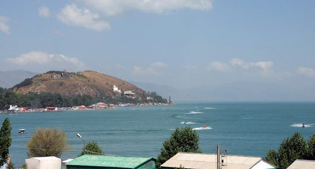 Окрестности озера Севан в Армении. Автор фото - Геннадий Верников. Источник: http://community.livejournal.com/etnodrom