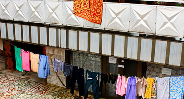 Санаторий "Нептун" - временное жилье переселенцев с мест строительства олимпийских объектов. Адлер, 15 октября 2010 года. Фото "Кавказского узла"