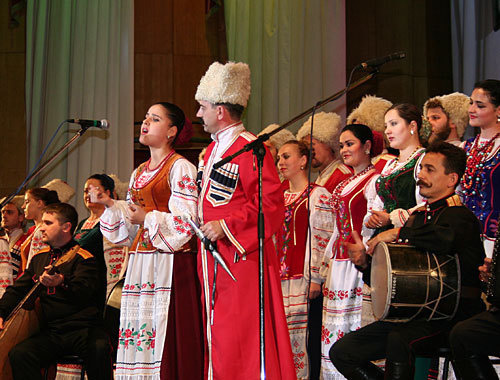 Фестиваль казачьей песни во Владикавказе, октябрь 2009 года. Фото "Кавказского узла" Фестиваль казачьей песни во Владикавказе, октябрь 2009 года. Фото "Кавказского узла"