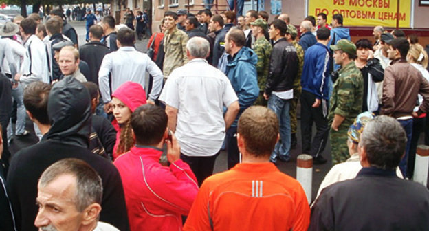 После теракта у Центрального рынка Владикавказа, 9 сентября 2010 года. Фото с сайта http://skfonews.ru, автор Феликс Киреев