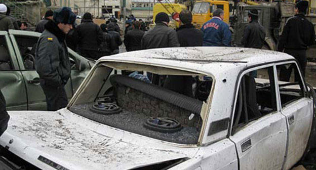 Последствия взрыва на базе ГИБДД в Махачкале 6 января 2010 года. Фото "Кавказского узла"