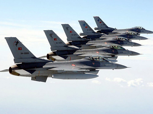 Тактические истребители F-16 ВВС Турции. Фото с сайта http://ru.wikipedia.org Тактические истребители F-16 ВВС Турции. Фото с сайта http://ru.wikipedia.org