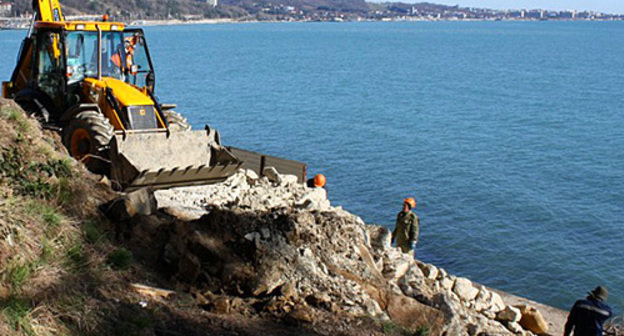 Строительные работы на мысе Видном в марте 2010 года. Фото "Кавказского узла"