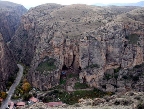 Пещерный комплекс "Арени-1", Армения. Фото с сайта www.armeniaproject.com Пещерный комплекс "Арени-1", Армения. Фото с сайта www.armeniaproject.com