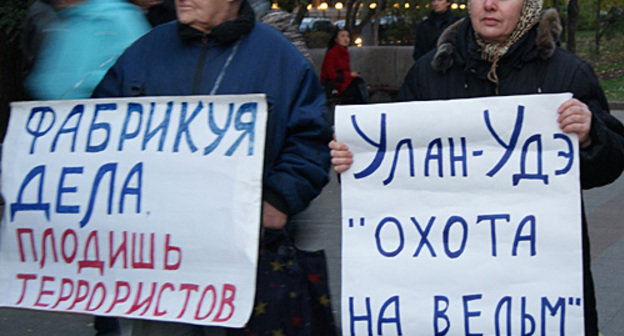 Акция протеста против преследования бурятских журналисток Надежды Низовкиной и Татьяны Стецуры в Москве, 14 октября 2010 года. Фото "Кавказского узла"