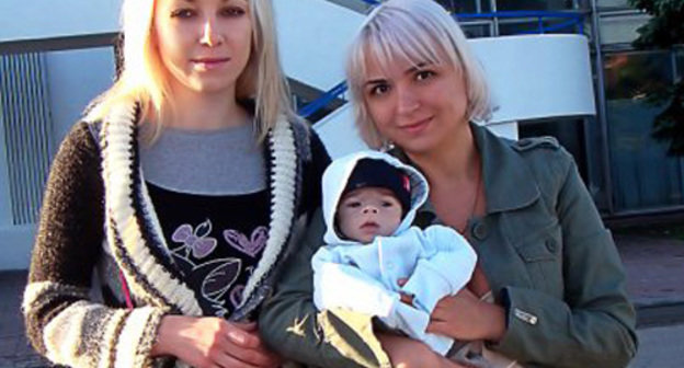 Елена Колосова с сыном. Фото из обращения к президенту РФ, опубликованное по адресу http://yarik-kolosov.livejournal.com