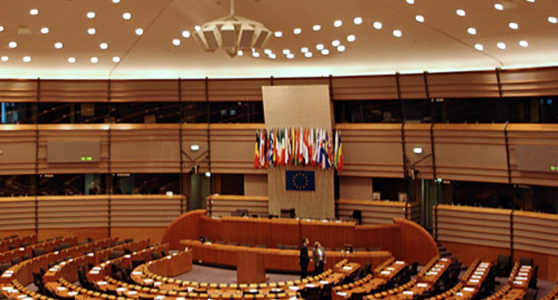 Зал пленарных заседаний Брюссельской резиденции Европейского парламента. Фото: Xavier Larrosa, www.flickr.com/photos/xaf