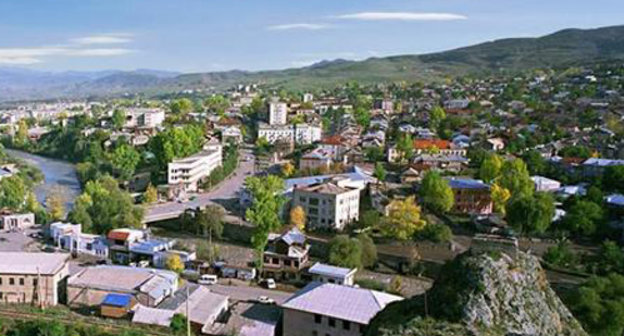 Панорама города Ахалцха (Ахалцихе), административного центра края Самцхе-Джавахети на юге Грузии. Фото: Tatia Gogoladze, www.world66.com/europe/georgia/alkhatsikhe
