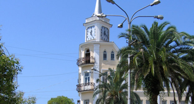 Сухум, здание мэрии. 2006 г. Фото: Игорь С, Wikimedia commons