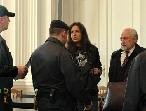 Эгле Кусайте берут под стражу в зале Вильнюсского окружного суда, Литва, 21 апреля 2011 г. Фото: Rita Gečiūnaitė, Alfa.lt