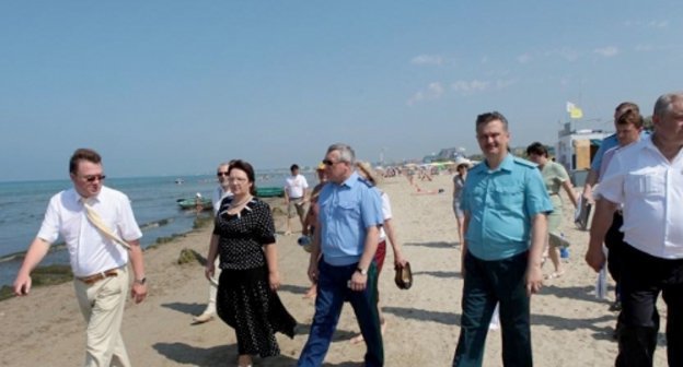 Одна из серии прокурорских проверок в детских оздоровительных  лагерях Краснодарского края, проведенных после трагедии на Ейской косе. Июль 2010 г. Фото: пресс-служба прокуратуры Краснодарского края