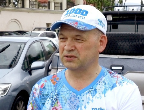 Александр Голдобин, один из организаторов автопробега "Сочи - Турин - Сочи". 20 июня 2011 г. Фото "Кавказского узла" Александр Голдобин, один из организаторов автопробега "Сочи - Турин - Сочи". 20 июня 2011 г. Фото "Кавказского узла"