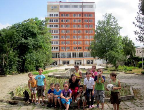 Новая гостиница "Аван Шуши Плаза" в городе Шуши, Нагорный
Карабах. 15 августа 2011 г. Фото "Кавказского узла" Новая гостиница "Аван Шуши Плаза" в городе Шуши, Нагорный
Карабах. 15 августа 2011 г. Фото "Кавказского узла"