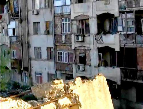 Общежитие на проспекте Гянджа, 17 в поселке Ахмедлы на окраине Баку. 2 сентября 2011 г. Фото "Кавказского узла" Общежитие на проспекте Гянджа, 17 в поселке Ахмедлы на окраине Баку. 2 сентября 2011 г. Фото "Кавказского узла"