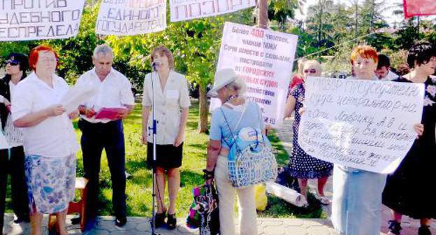 Участники седьмого митинга пострадавших от "олимпийского" переселения. Сочи, 25 сентября 2011 г. Фото Светланы Кравченко для "Кавказского узла"
 