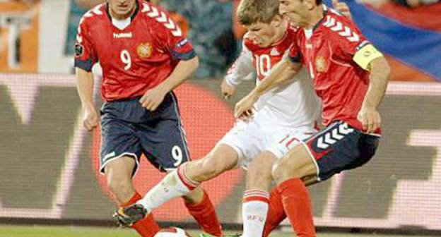 Сборные Армении и России в матче отборочного раунда чемпионата ЕВРО-2012. Ереван, 26 марта 2011 г. Фото: www.ffa.am
