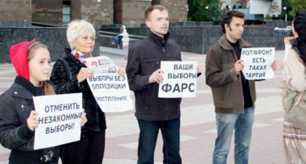 Ростов-на-Дону, 3 октября 2011 г. Акция за отмену парламентских выборов. Фото Олеси Диановой для "Кавказского узла"