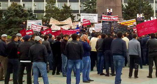 Дагестан, 3 октября 2011 г. Антикоррупционный митинг на площади Ленина в Махачкале. Фото Ахмеда Магомедова для "Кавказского узла"