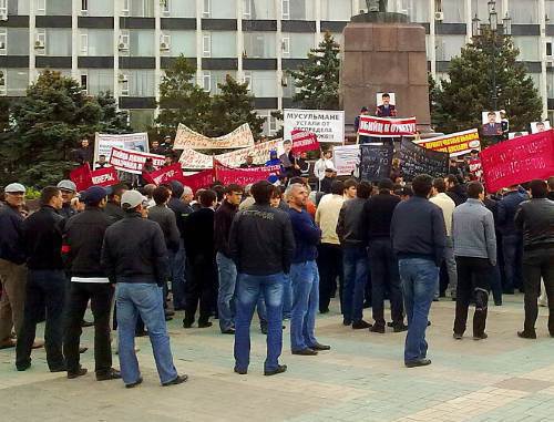 Дагестан, 3 октября 2011 г. Антикоррупционный митинг на площади Ленина в Махачкале. Фото Ахмеда Магомедова для "Кавказского узла"