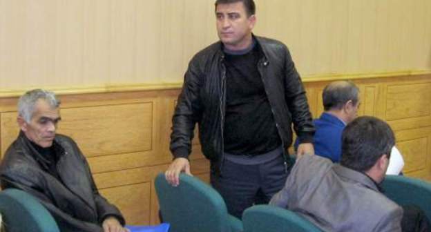 Заместитель председателя городского собрания депутатов, директор Дагестанского комбината строительных материалов Нариман Мусаев на шестнадцатой сессии Дербентского городского собрания. 3 октября 2011 г. Фото Мусы Мусаева для "Кавказского узла"